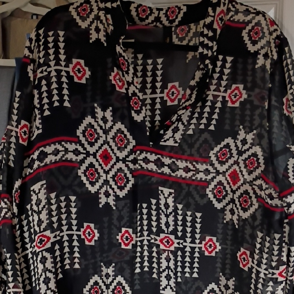 Yahada Black and Red Geometric Top